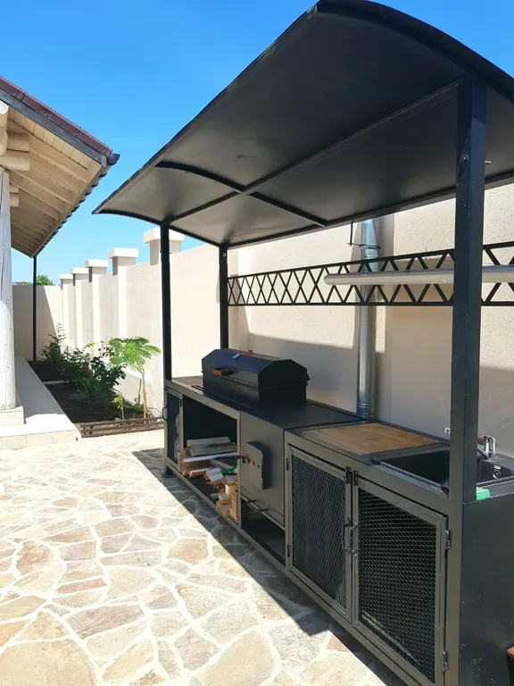 Коттедж у берега моря