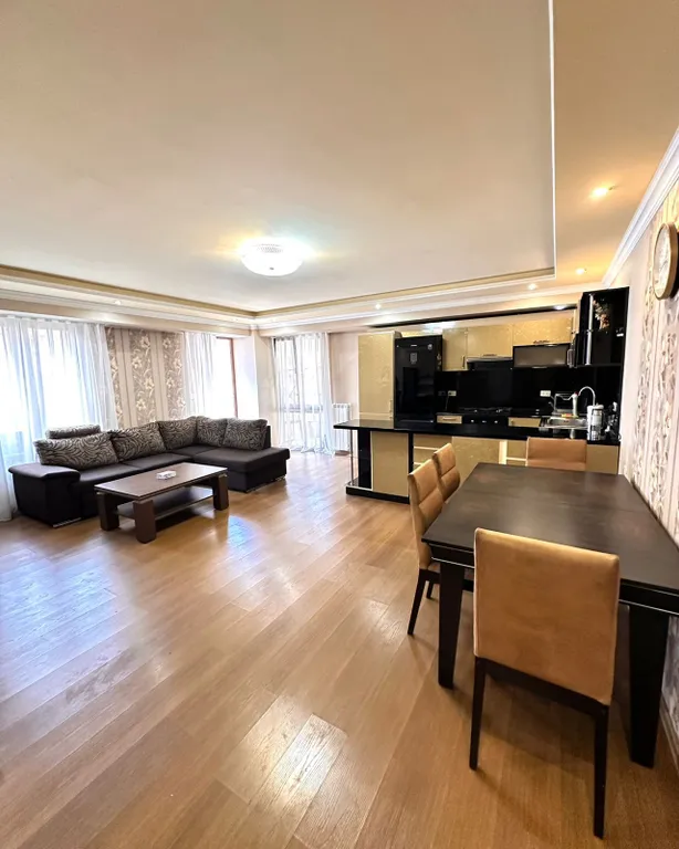 Трёхкомнатная просторная светлая квартира в самом центре города