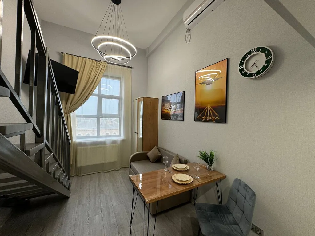 Стильная студия двухуровневая в центре города