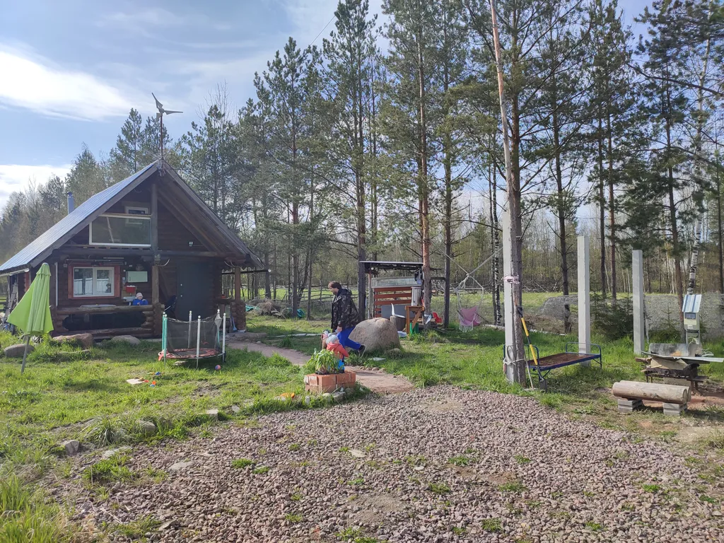 Дом с баней в лесу возле храма и озера