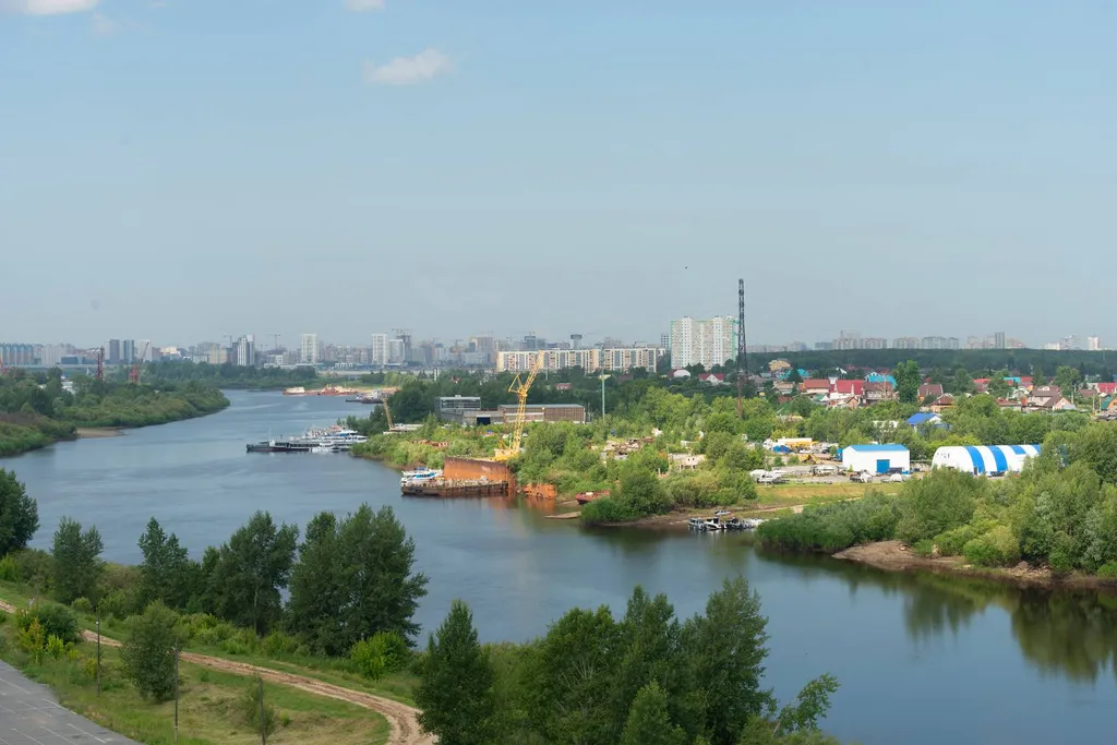 A-Studio с террасой на крыше и мангалом на берегу Туры