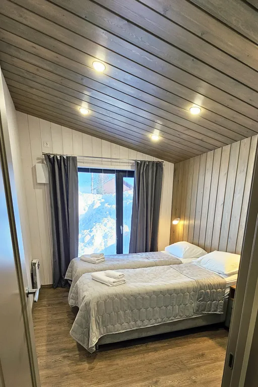 Далеко и надолго