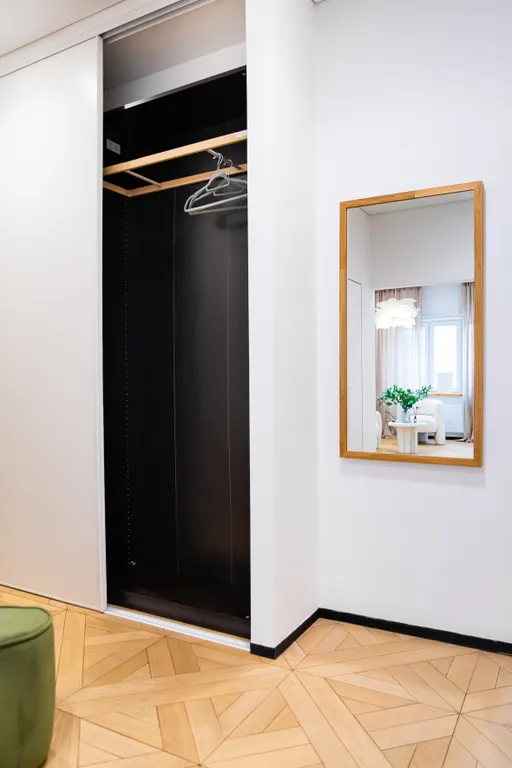 Стильная двухкомнатная квартира у моря