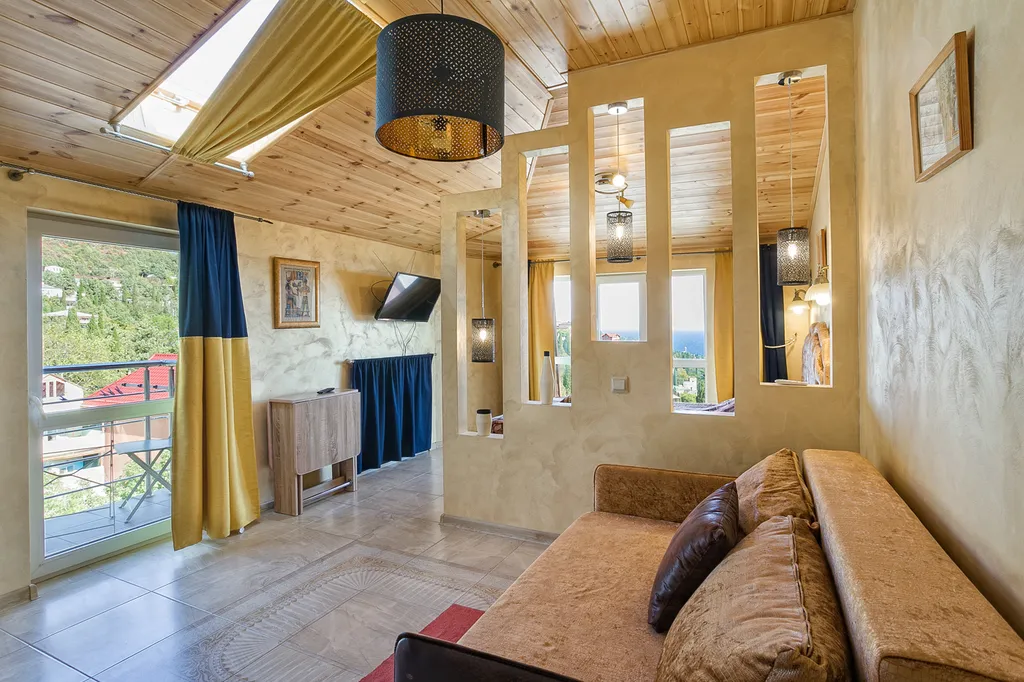 Квартира Видовая студия на мансарде под горой Кошка — аренда посуточно в Симеиз