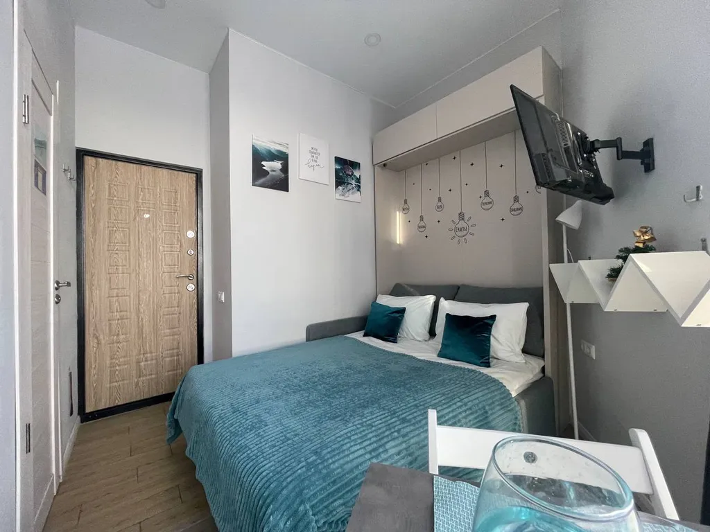 Современная студия в доме ТЦ Галерея