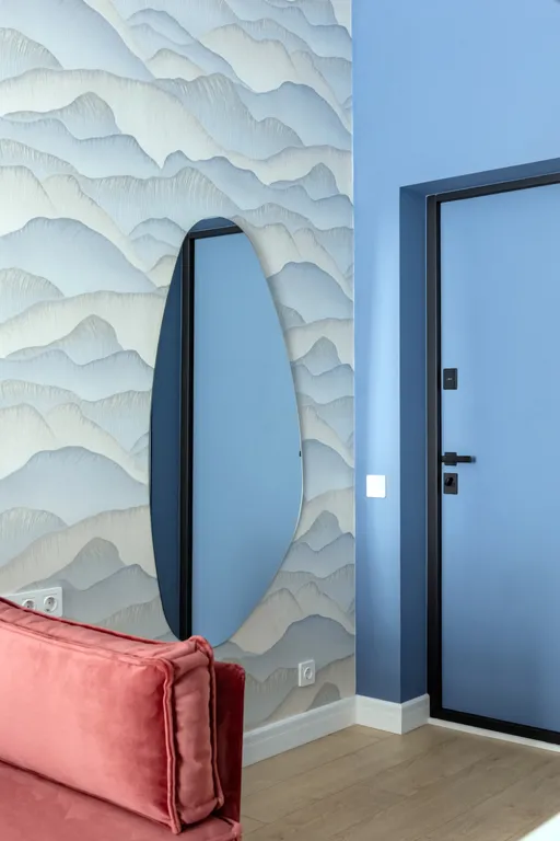 Дизайнерская студия с качелью в центре на набережной