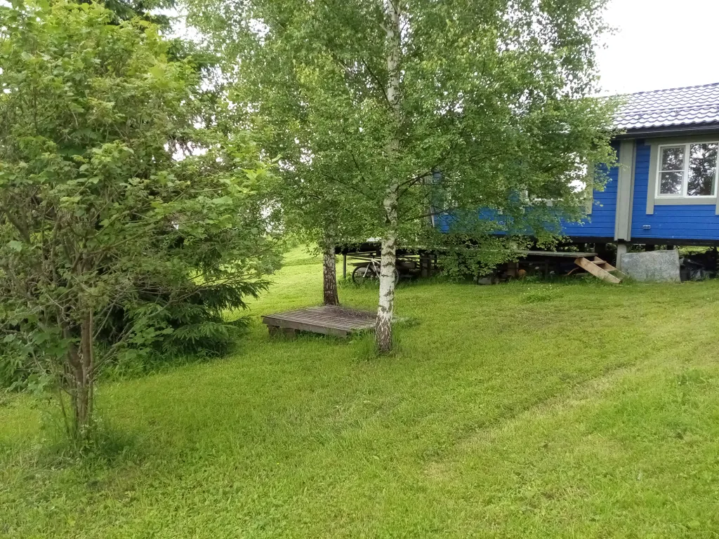 Уютный дом на краю города