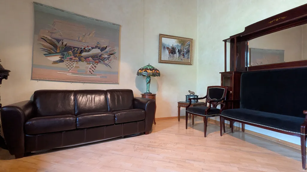 Дом с бассейном в 3 километрах от МКАД