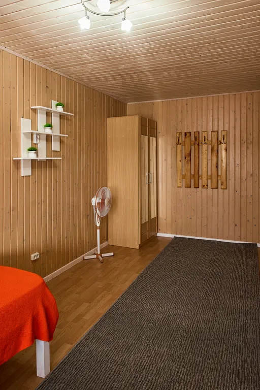 Дом с видом на монастырь