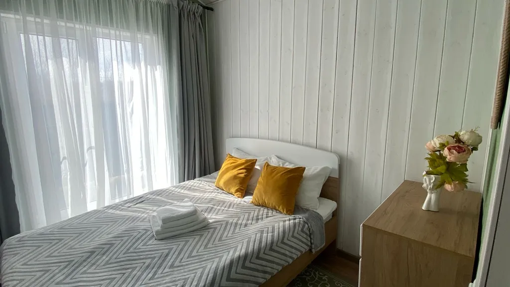 Новый стильный дом с камином