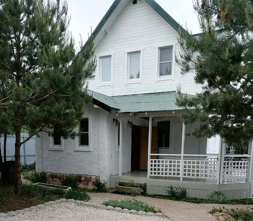 Дом и гостевой домик с баней