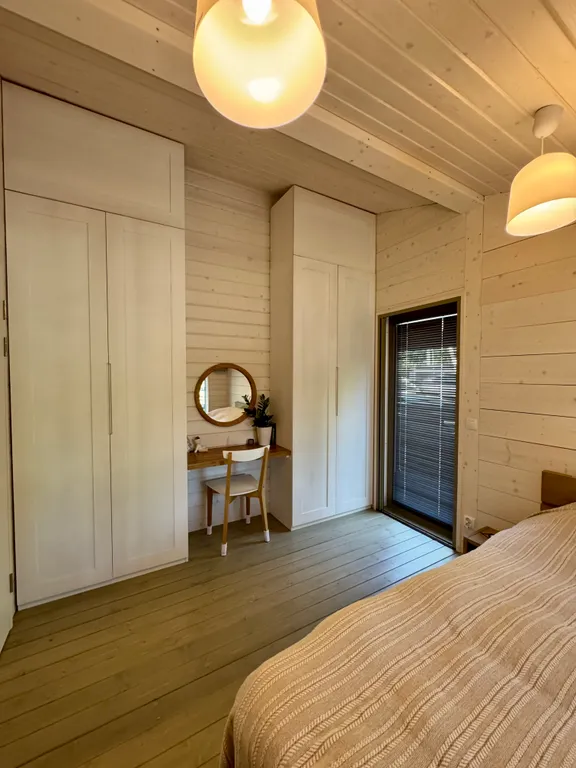 Коттедж Дом с верандой в лесу (3 спальни) — Дубна