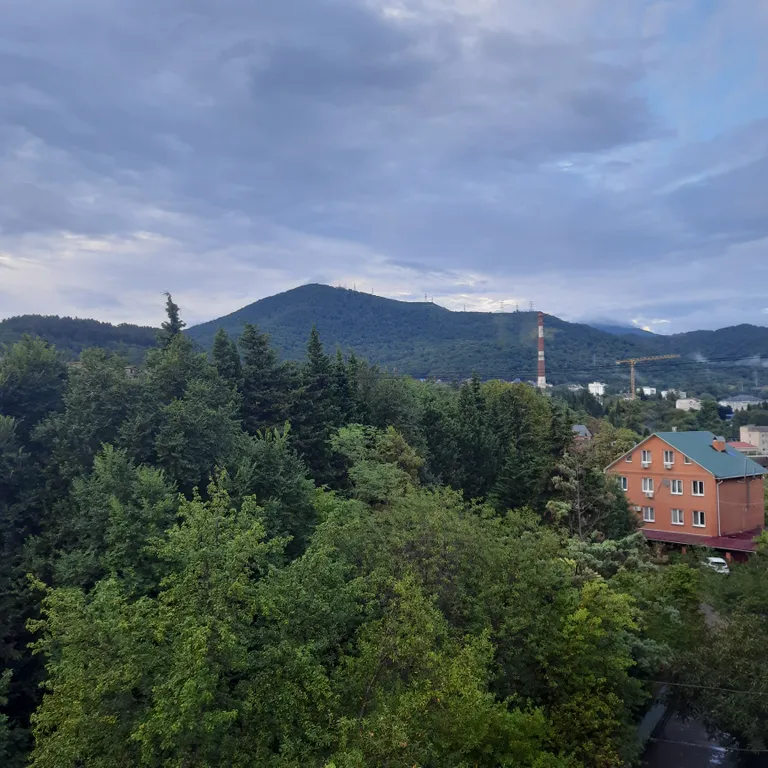 Трёхкомнатная с видом на море и горы