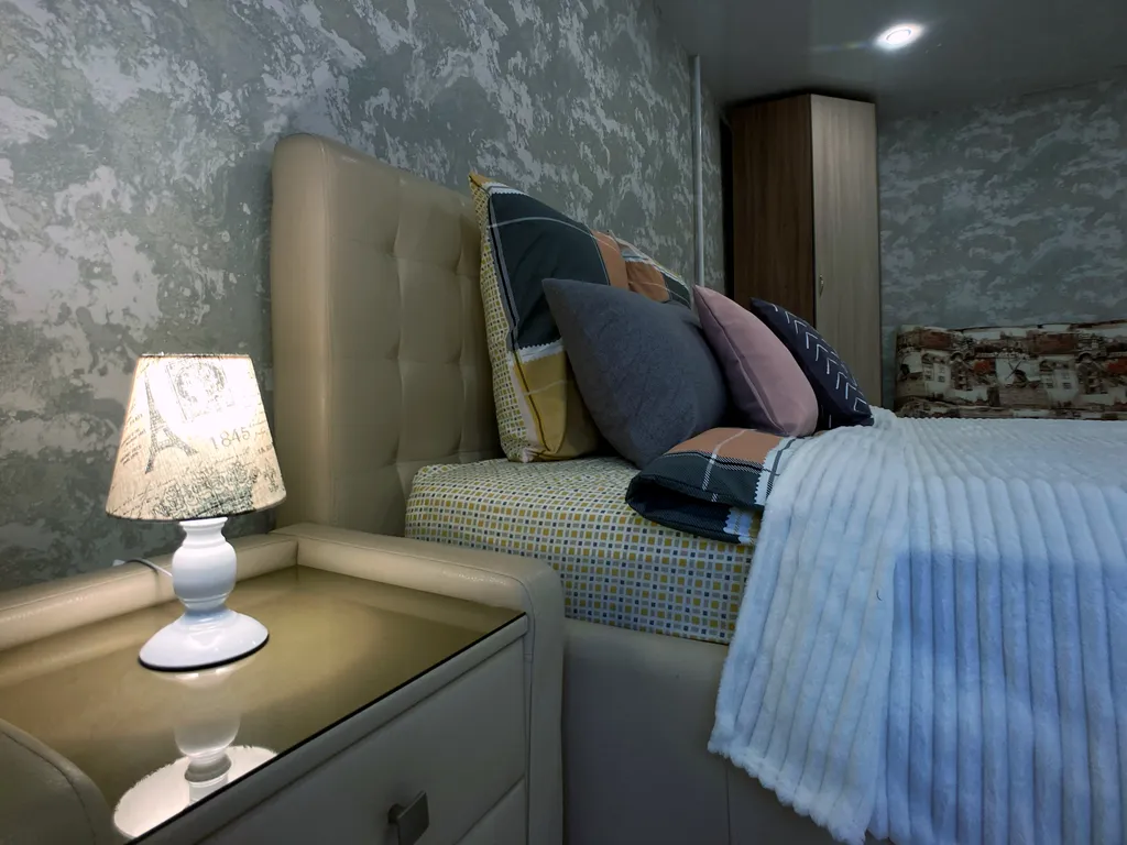 Студия у театра Театр, рядом парковка