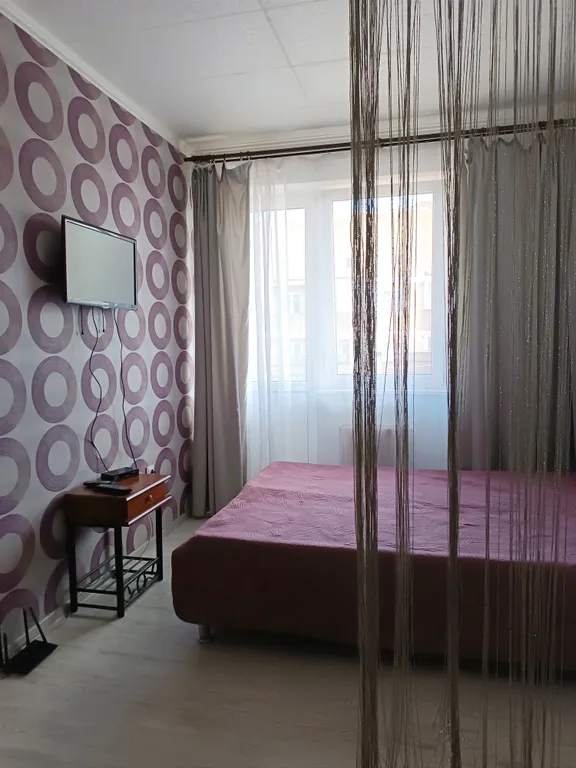 Студия рядом с остановкой трамвая