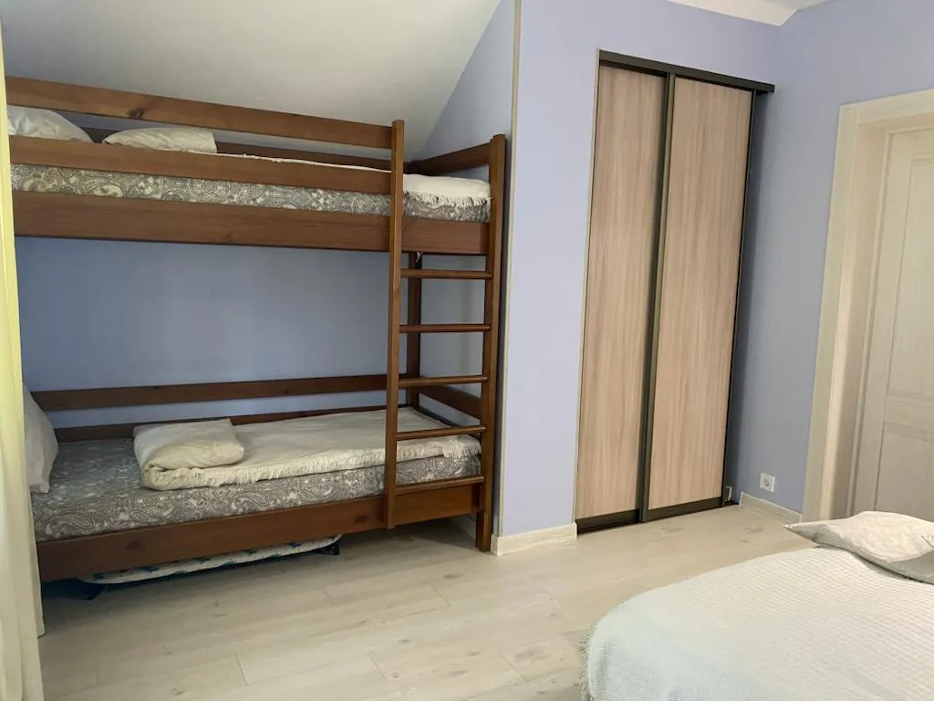 Коттедж с теплым бассейном и баней на дровах