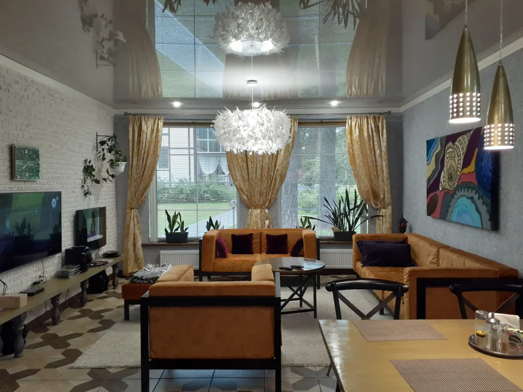 Дом под соснами