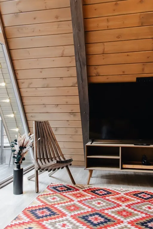 Дом Хвоя Темный