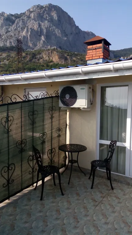 Квартира-студия над парком Форос лучшим большим обзорным балконом