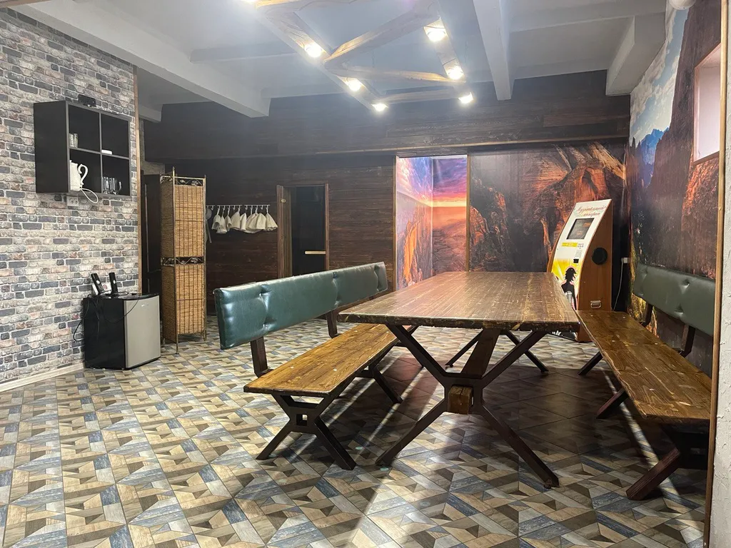 Большой дом с баней, бассейном, мангалом и парковкой