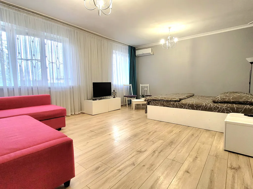 Трехкомнатная квартира в центре возле горпарка