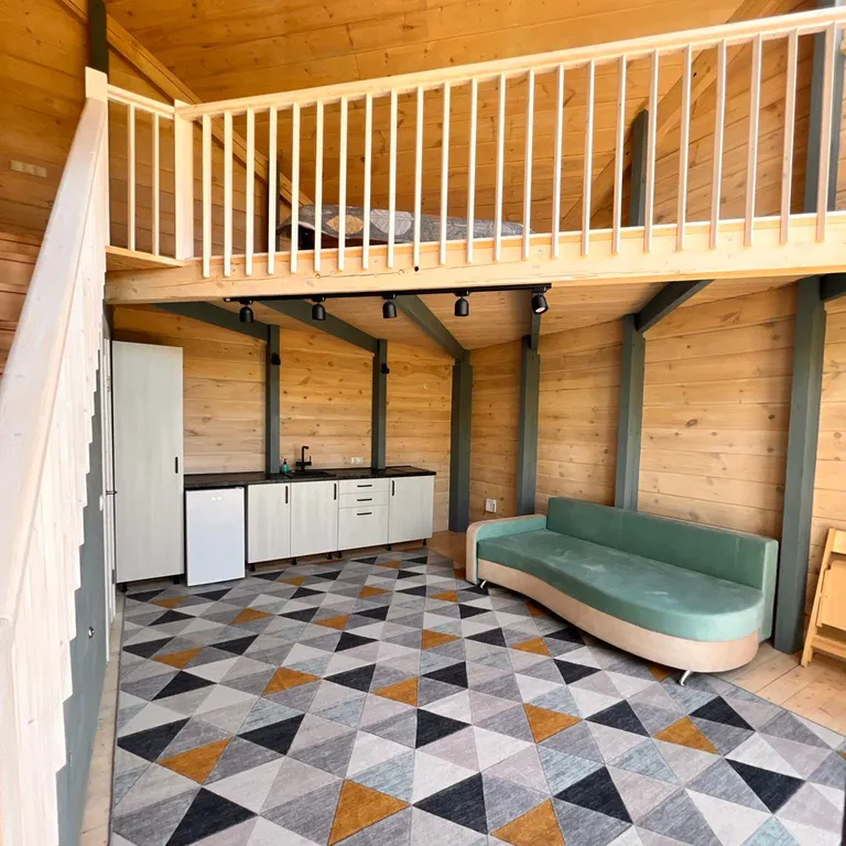 Домик среди деревьев