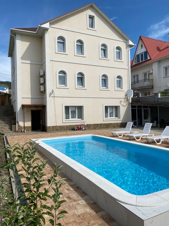 Коттедж Дом с бассейном для большой компании — аренда посуточно в Отрадное