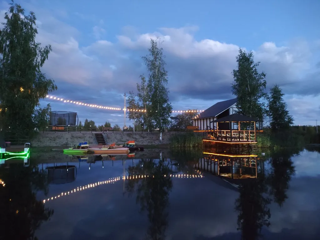 Дом отдыха на берегу озера