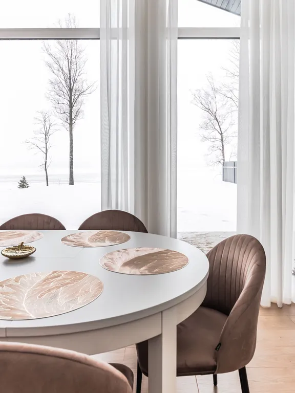 Дом с видом на озеро