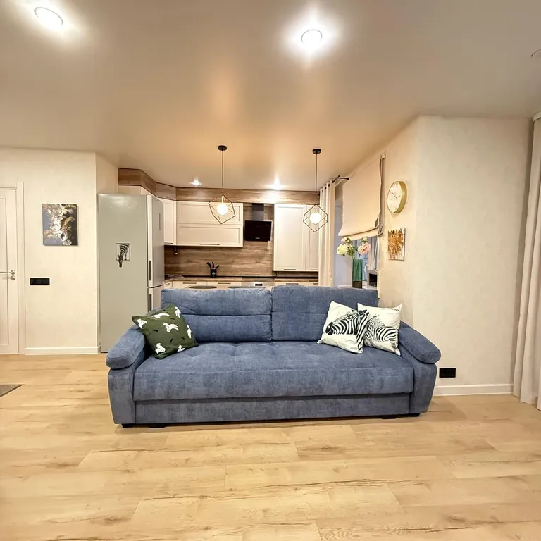 Уютнaя, солнечная квaртира в новoм домe, рядом с ФОК