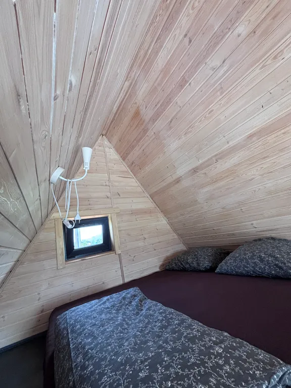 Дом в окружении гор