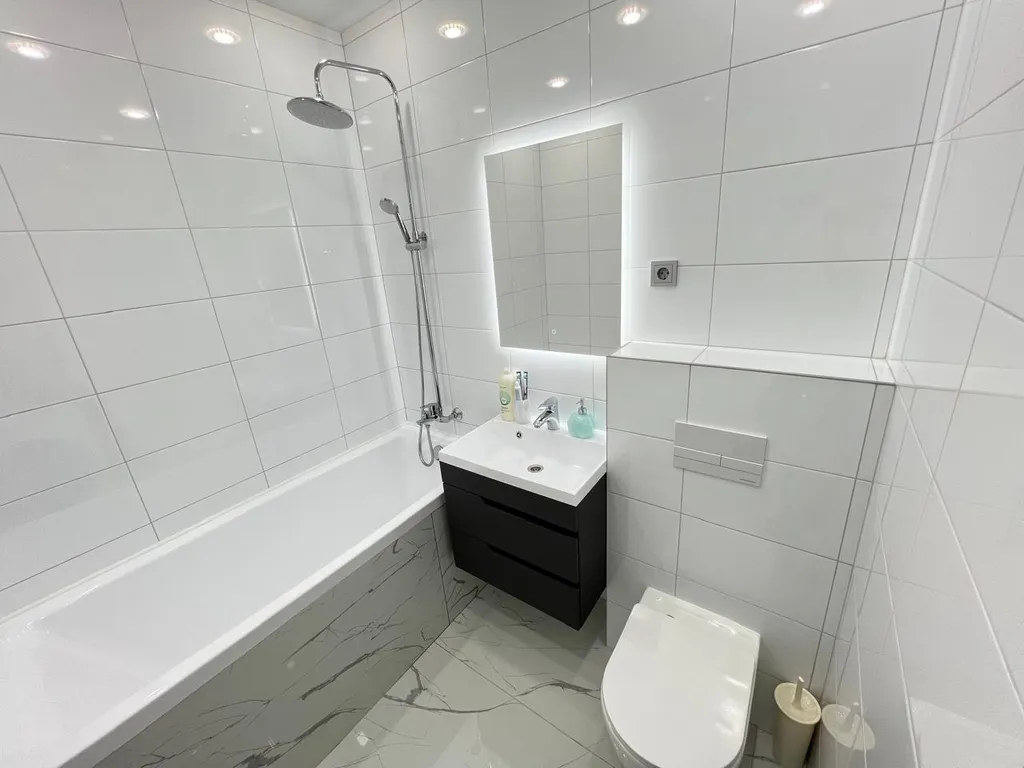 Прекрасная студия с видом на реку и город