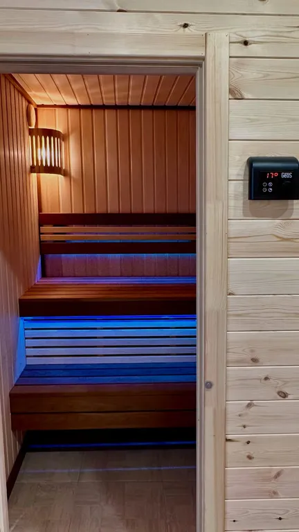 Коттедж с сауной и бассейном