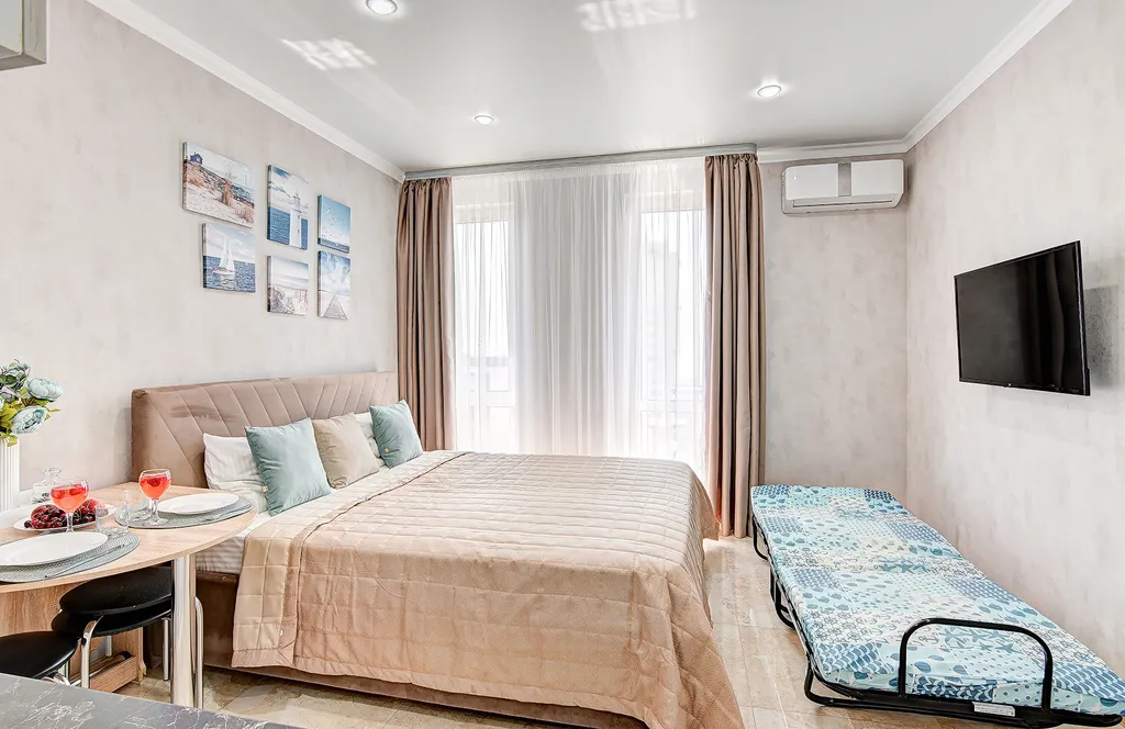 Студия МореСолнцеАпарт в ЖК Касабланка с балконом и видом на море