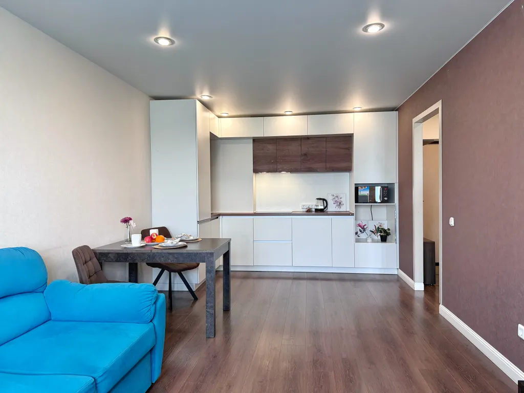 Стильная 2-комнатная квартира-студия в новом доме на берегу реки Вятка