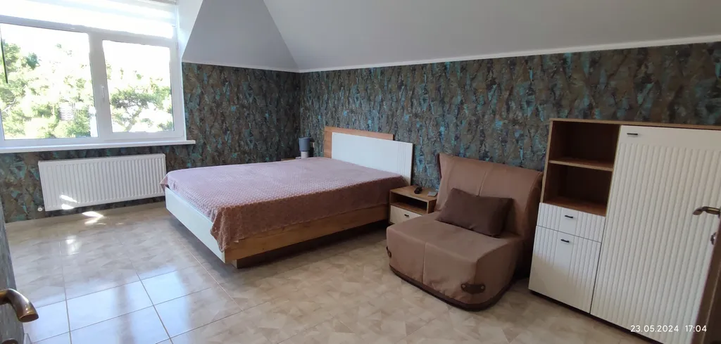 Большой дом с 5 изолированными комнатами в центре