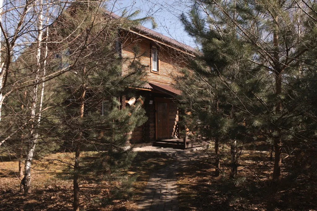 Двухэтажный дом для отдыха на природе с баней