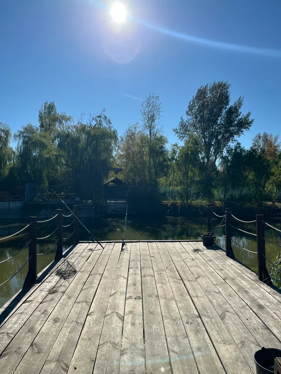 A-Frame на берегу реки, рыбалка с пирсом в Береговом