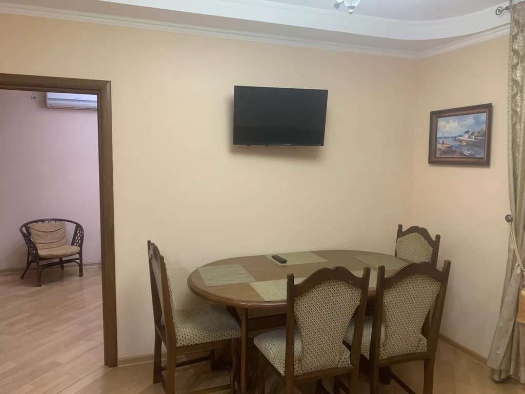 Уютная двухкомнатная квартира со своим закрытым двориком