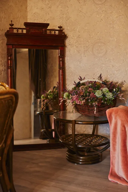 Уютный светлый дом в окружении природы