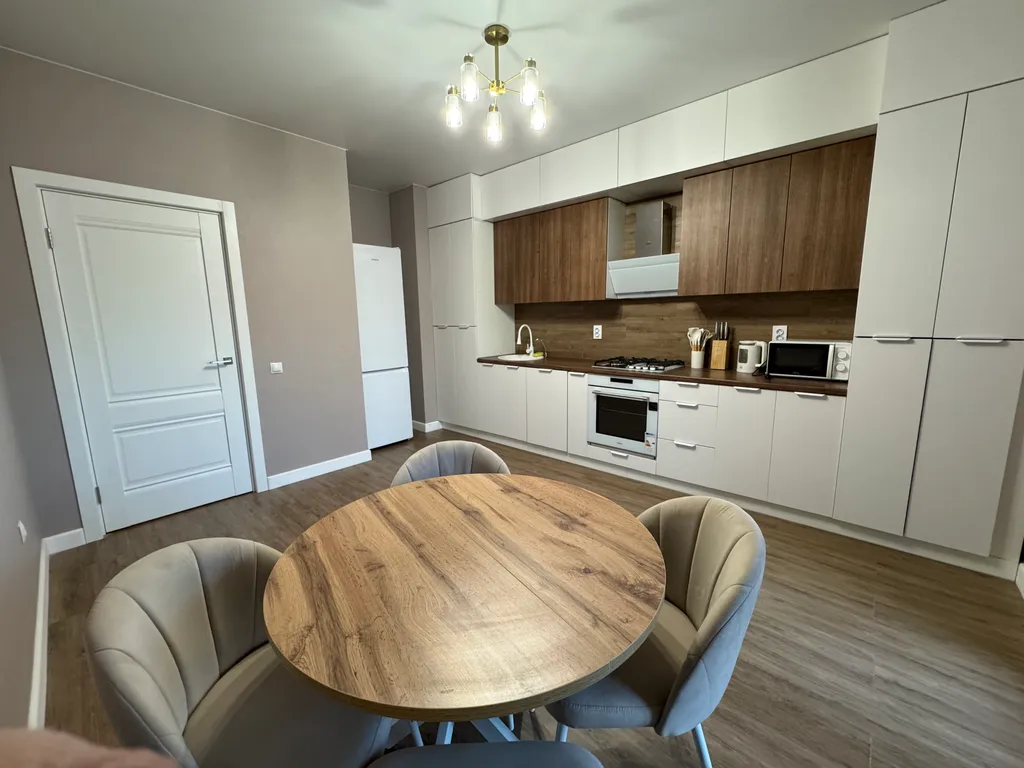 Современная, уютная квартира у парка, с прекрасным видом на море