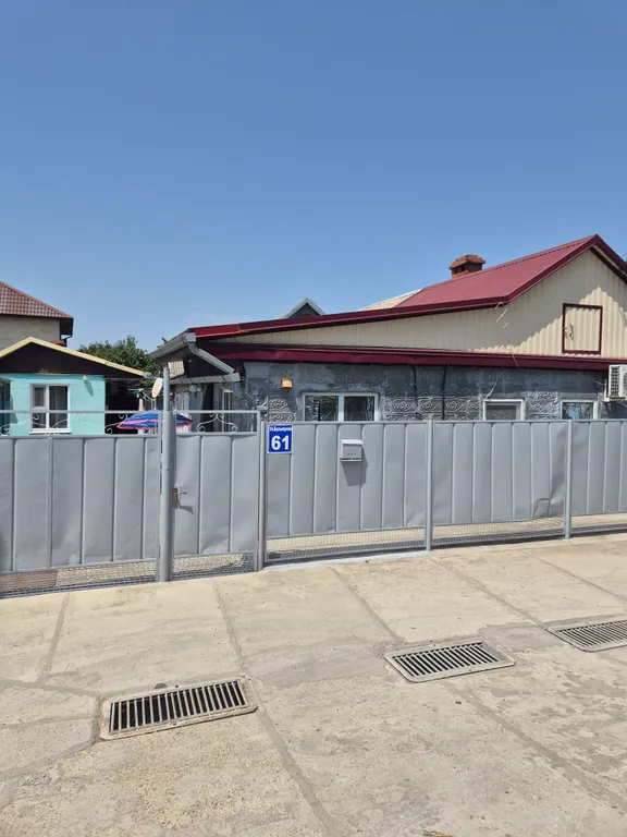 Уютный домик возле Азовского моря в спальном районе