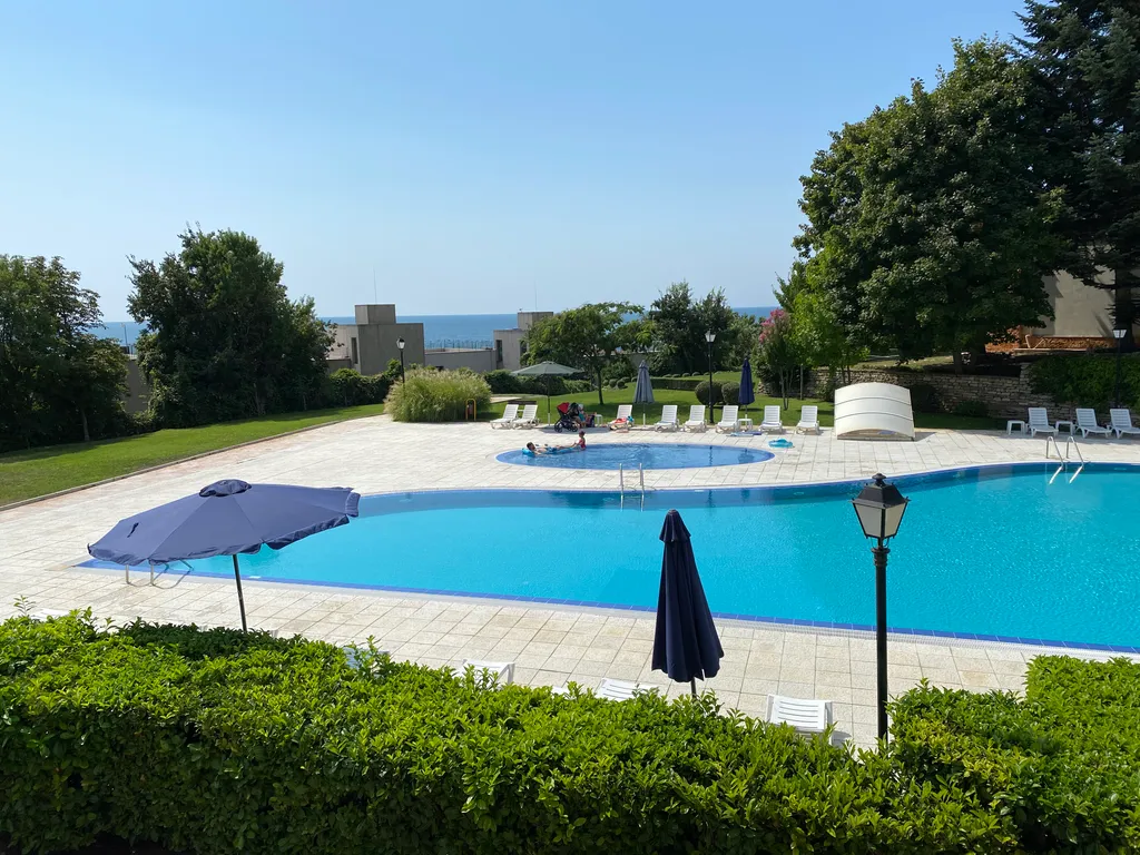 Апартамент с видом на море и бассейном