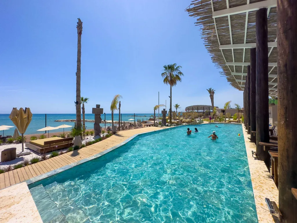 Апартаменты Azura World с видом на море, в комплексе 5 звезд