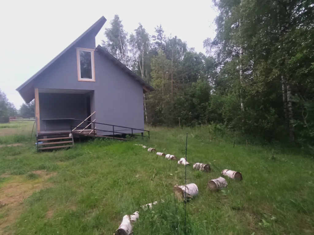 Дом на берегу протоки, ведущей в Вышневолоцкое водохранилище