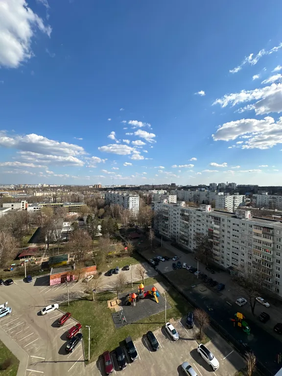 Элитный дом с живописным прудом во дворе