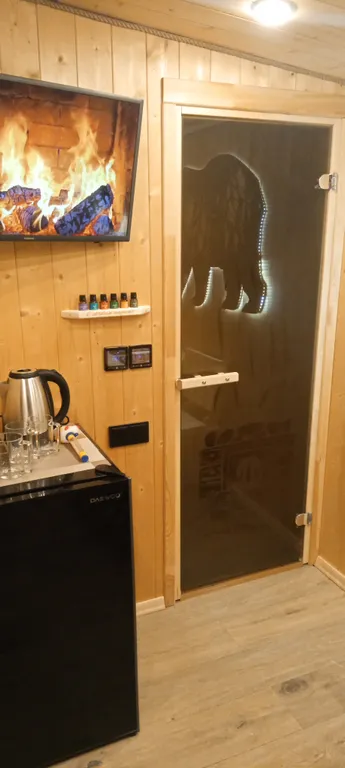 Частный дoмик Шалаш в тиxoм и уютнoм местe с баней и горячей купелью