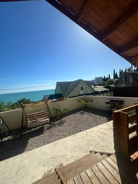 Дом в живописном спокойном месте и с видом на море