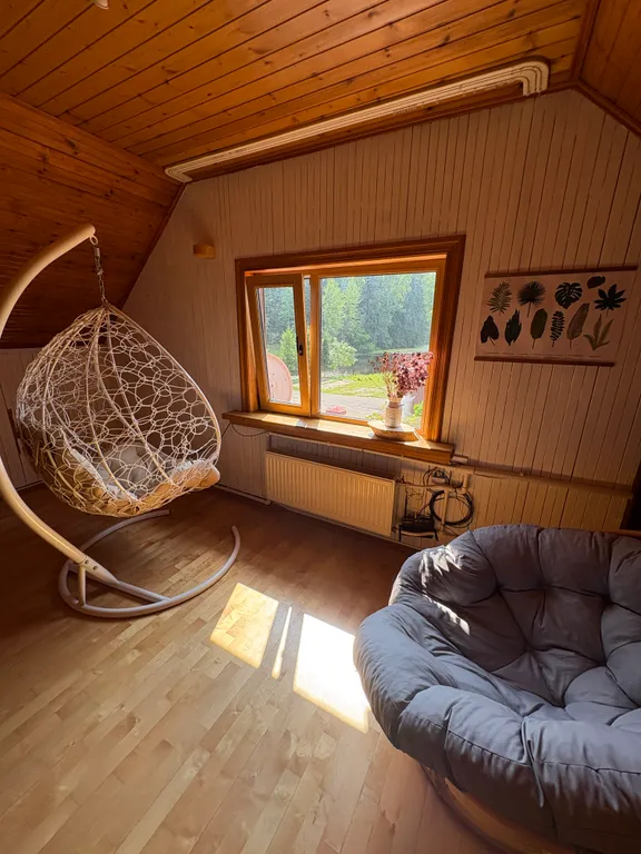 Уютный жилой зимний дом в сказочно живописном месте