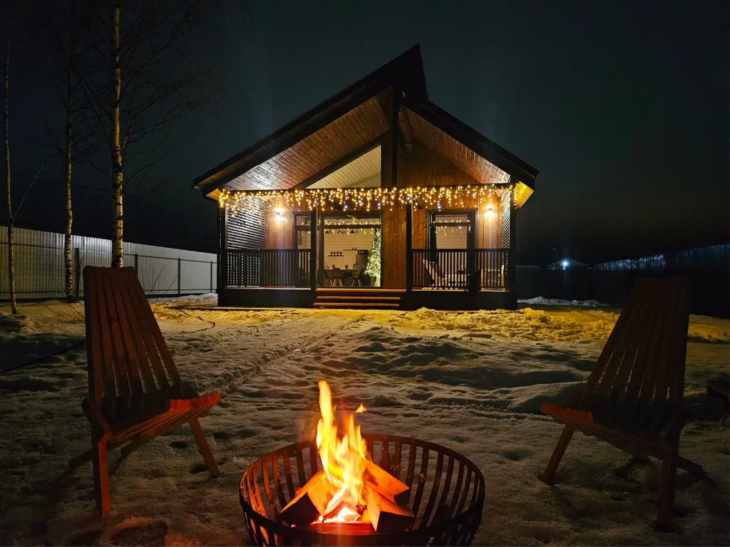 Дом с большой террасой, панорамными окнами, банным чаном и сауной